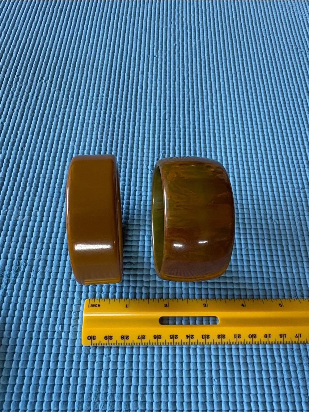 VINTAGE BAKELITE BANGLE BRACELETS SET OF 4